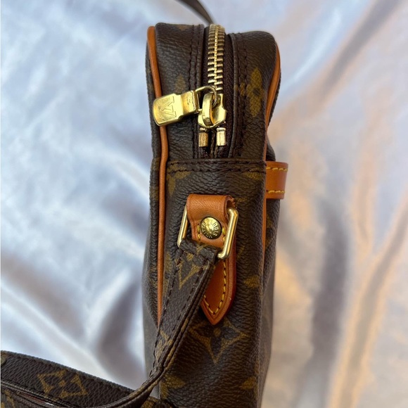 Louis Vuitton Danube Monogram Bag - Picture 6 of 13
